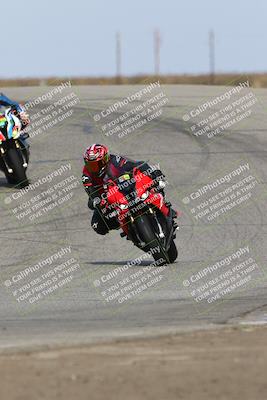 media/Nov-26-2023-TrackDaz (Sun) [[64ad8cfd8f]]/Mock Race/Outside Grapevine/